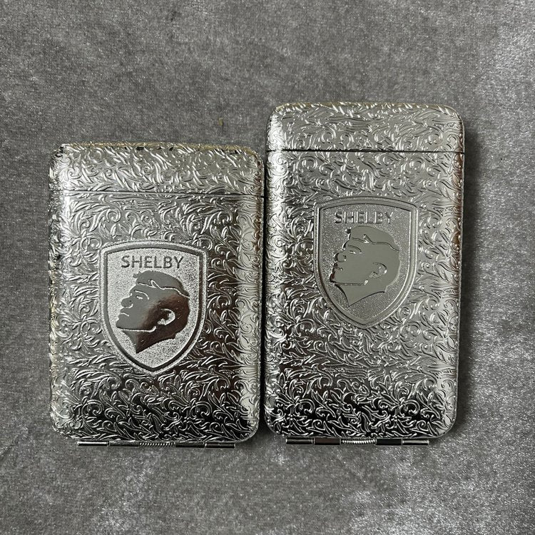 Estuche para cigarrillos de tres aperturas Peaky Blinders, de metal grueso con ricas flores talladas en hierba Tang, estuche para cigarrillos personalizado por Shelby.