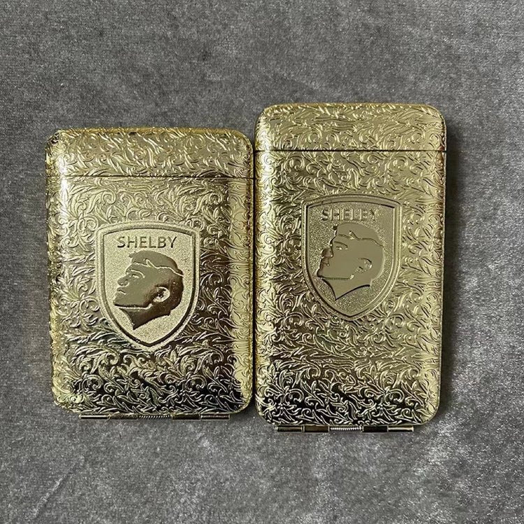 Estuche para cigarrillos de tres aperturas Peaky Blinders, de metal grueso con ricas flores talladas en hierba Tang, estuche para cigarrillos personalizado por Shelby.